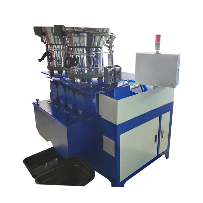 Mașină automată de tăiat piulițe