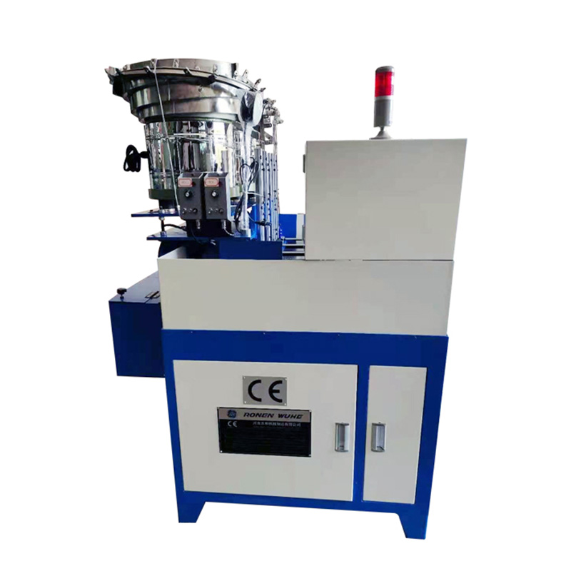 Mașină de tăiat piulițe cu patru arbori